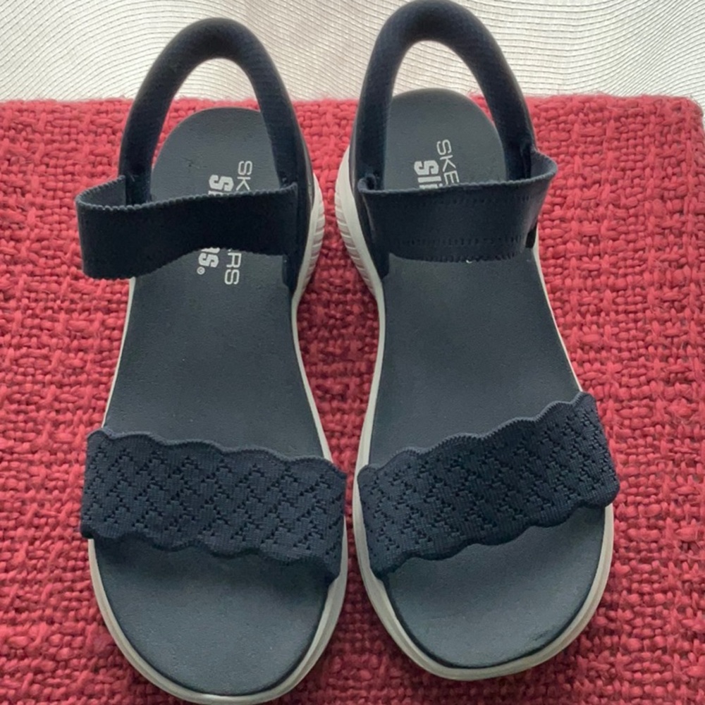 NWOT SKETCHERS SLIP IN SANDALS